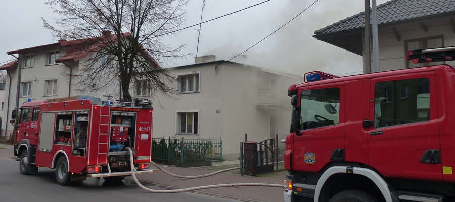 Dym wydobywał się z budynku przy ul. Narutowicza 22 w Iławie