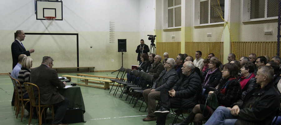 Na spotkanie z burmistrzem Bartoszyc przyszło kilkudziesięciu mieszkańców osiedla "Działki"