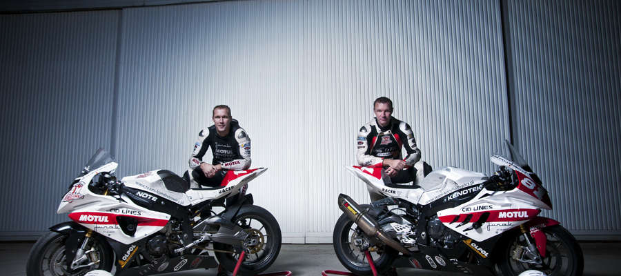 Mariusz (z lewej) i Marcin Kondratowiczowie za kierownicami sportowych motocykli spędzili większą część swego życia.