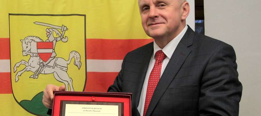 Wręczyliśmy burmistrzowi Pasłęka Wiesławowi Śniecikowskiemu pamiątkowy grawerton