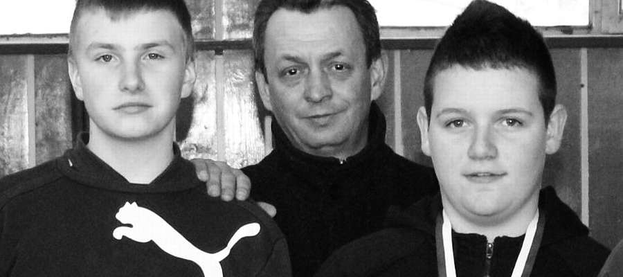 Zmarł Janusz Górko (na zdjęciu w środku), były trener Siły Bartoszyce.