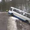 Autobus wpadł do rowu. Siedem osób trafiło do szpitala