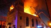 Pożar kościoła w Braniewie. Ogień zajął dach świątyni [ZDJĘCIA i FILM]