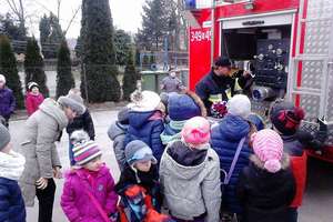 Strażacy z Krzewska odwiedzili dzieci ze szkoły w Żurawcu [zdjęcia]