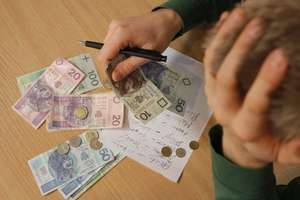 Krzyśki zadłużeni na prawie miliard złotych, Anny zalegają z 370 milionami