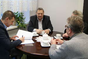 Umowa na przebudowę drogi w Wałdowie podpisana 