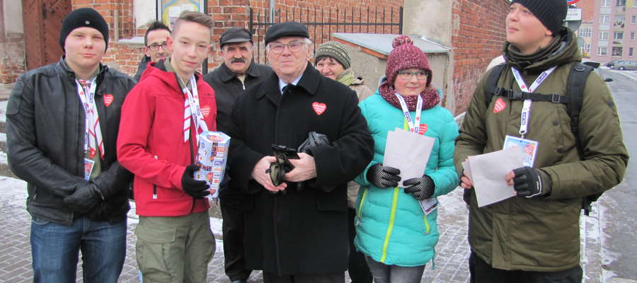 Na ulice Braniewa od godziny 8.00 wyszli z puszkami wolontariusze, którzy po raz kolejny zbierają pieniądze dla pediatrii. Finał to również zbiórka na rzecz geriatrii