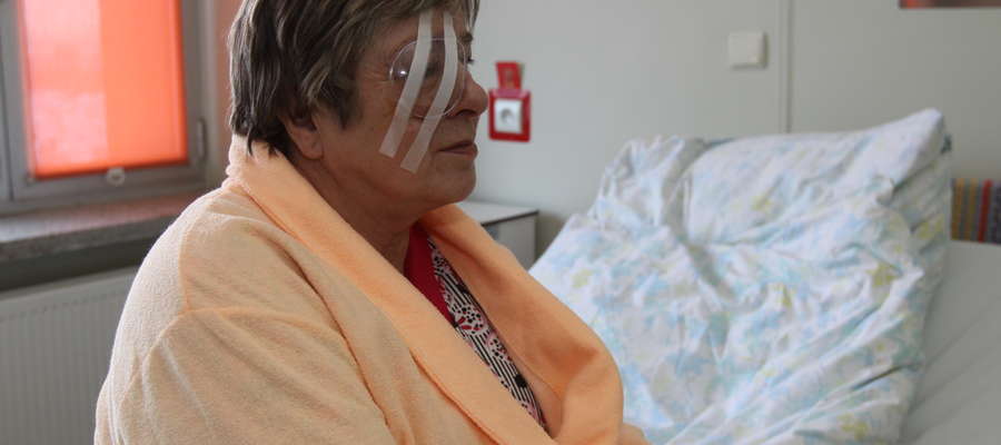Pani Teresa jest już po operacji zaćmy na prawym oku. Jak mówi jej wzrok po operacji uległ znacznej poprawie. Na taki zabieg w szpitalu wojewódzkim oczekuje prawie 5,5 tysiąca pacjentów 