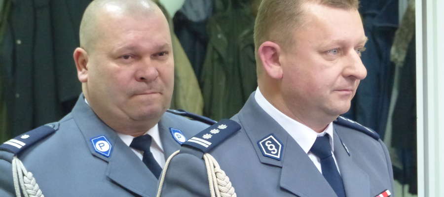 Insp. Krzysztof Konert (z prawej) właśnie przechodzi do komendy miejskiej policji w Elblągu. Do czasu wyboru nowego szefa, pełniącym obowiązki komendanta będzie podinsp. Waldemar Jackowski (z lewej)