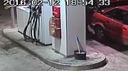 Okradali stacje paliw w Olsztynie. Zdradziło ich czerwone audi i plastikowe baniaki w bagażniku