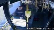 8-latek wbiegł pod autobus. Reakcja kierowcy uratowała mu życie [FILM]