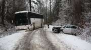 Wypadek na trasie Grabnik - Skomack Wielki. Autobus w rowie