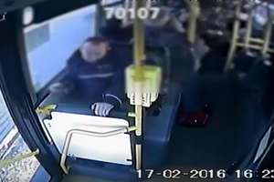8-latek wbiegł pod autobus... Reakcja kierowcy uratowała mu życie [film]