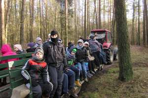 Współpraca uczniów i Koła Łowieckiego "Pełnia" dla dobra lasu