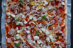 Międzynarodowy Dzień Pizzy. Świętujemy? U nas przepis na szybką pizzę