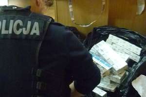 Policjanci zabezpieczyli nielegalne papierosy na kwotę 45 tysięcy złotych