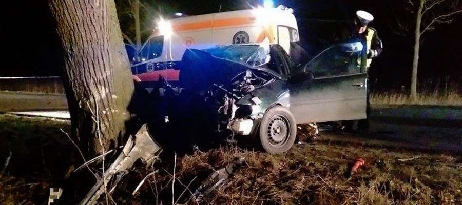 Na drodze powiatowej Susz – Kisielice w miejscowości Bałoszyce Małe doszło do wypadku Kierujący oplem vectra stracił panowanie nad pojazdem, zjechał na prawą stronę drogi i uderzył w drzewo