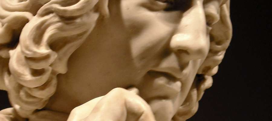 Zdjęcie rzeźby autorstwa Wiktora Brodzkiego z Muzeum Okręgowym w Toruniu w okresie studiów muzealniczych
