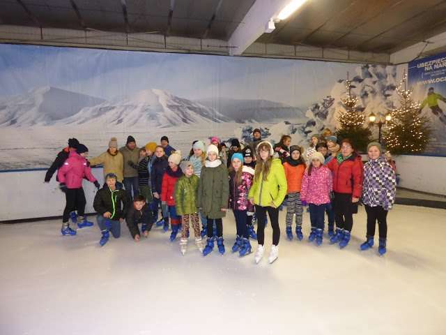Uczniowie z Nowego Miasta na lodowisku w Toruniu 