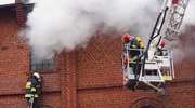 30 strażaków walczyło z pożarem budynku w Lidzbarku [FILM I ZDJĘCIA]