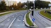 68-latek w toyocie był tak pijany, że na światłach opadała mu głowa. Jak zareagowali inni kierowcy?