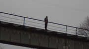 Młoda kobieta chciała skoczyć z mostu. Policjanci złapali ją w ostatniej chwili