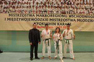 Trzy medale oleckich karateków