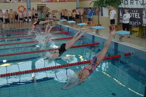 W zawodach pływackich wystartowało ponad 170 osób. Najbardziej cieszy udział najmłodszych sportowców