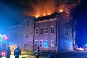 Pożar w budynku szkoły rolniczej pod Kętrzynem. Rok temu spłonął internat