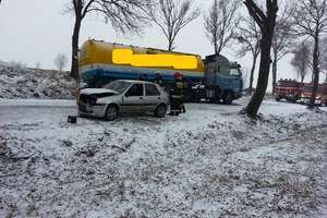 Sobotni poranny atak zimy i kłopoty na drodze