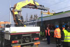 Udane testy żurawia do podnoszenia tramwajów