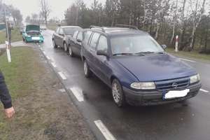 Szydłówek. Zderzyły się 4 osobówki 