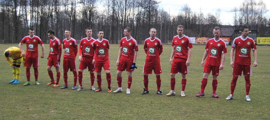 Piłkarze GKS-u Wikielec, tuż przed ostatnim meczem z Huraganem Morąg