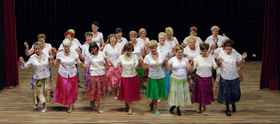 fot01 — Grupa taneczna UTW na lidzbarskiej scenie