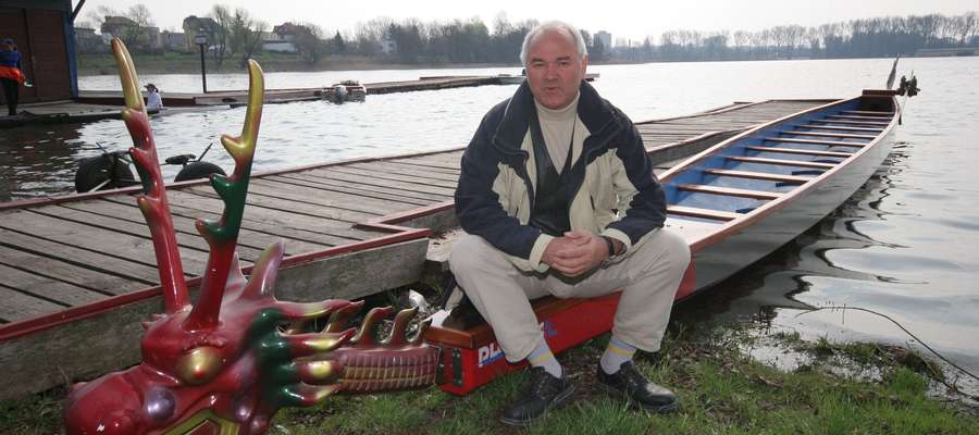 Jerzy Gąska, wielokrotny mistrz Polski w C-1 i C-2, czwarty w ME w C-2, jest współtwórcą olsztyńskich smoczych łodzi.