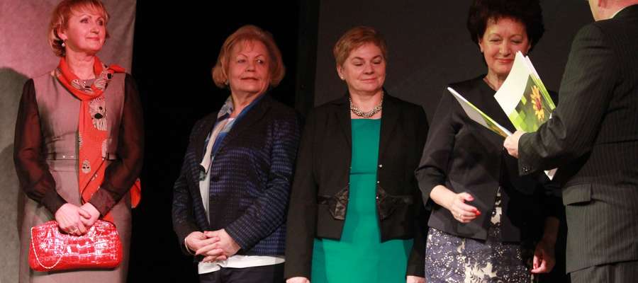 Bożena Olszewska-Świtaj (trzecia z lewej) podczas Gali Kobiet Sukcesu w Olsztynie