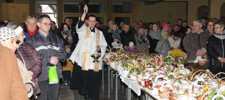 Święcenie pokarmów w kościele pw. św. Kazimierza Królewicza w Giżycku