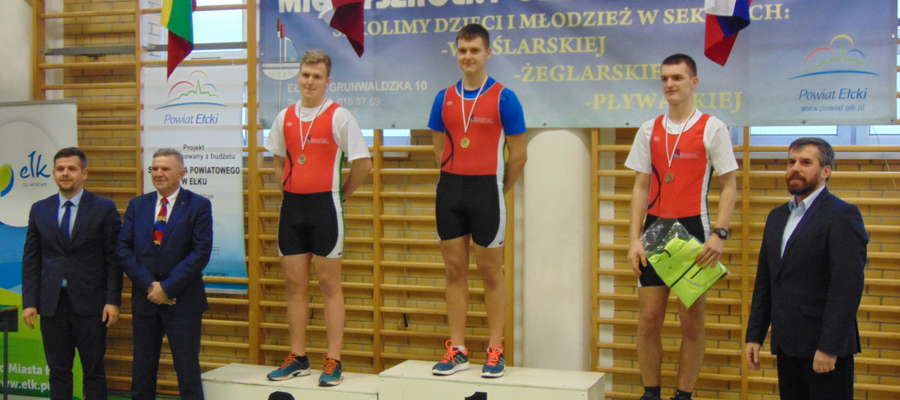 Bardzo udany był zwłaszcza start w kategorii junior młodszy, gdzie iławski Wir zdominował podium zajmując pierwsze 3. miejsca. Od lewej strony Paweł Pyza, Damian Józefowicz i Adrian Jackowski