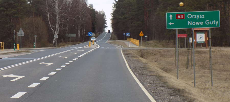 Samochód stał przy skrzyżowaniu dróg Pisz - Orzysz a Nowe Guty - Łysonie