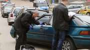 Nie zatrzymał się do kontroli pod Wysoką Bramą w Olsztynie. Auto porzucił na tyłach galerii handlowej