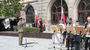 Dzień Flagi w Olsztynie. Setki flag, kotylionów oraz wspaniały tort