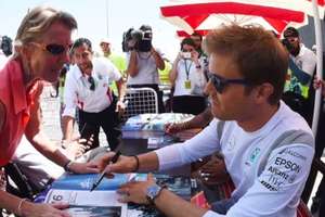 Superbohater Nico Rosberg. Kierowca F1 uratował tonące dziecko
