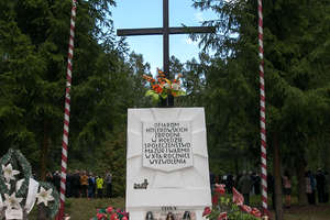 Nowy pomnik w Lesie Białuckim