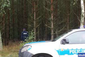 Policjanci odnaleźli nastolatkę zagubioną w lesie