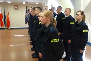 Trzynastu policjantów złożyło ślubowanie, czworo będzie służyło w Olsztynie