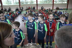 Starsza drużyna MDK Bartoszyce na podium "swojego" turnieju