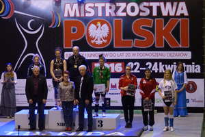 Mistrzostwa Polski juniorów w podnoszeniu ciężarów rozpoczęte. Rozdano pierwsze medale