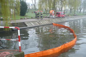 Kto zanieczyścił wodę jeziora Drwęckiego?  Plama ciągnęła się na długości  200 metrów 