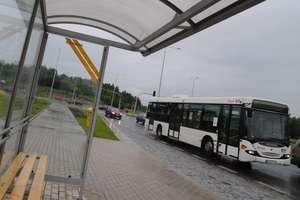 15-latek zniszczył wiatę przystanku autobusowego