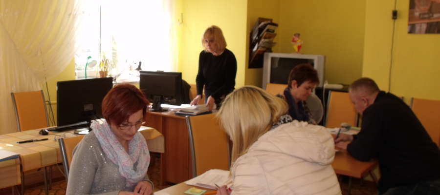 W świetlicy mławskiego MOPS-u utworzono trzy stanowiska do obsługi opiekunów dzieci występujących o 500 plus 